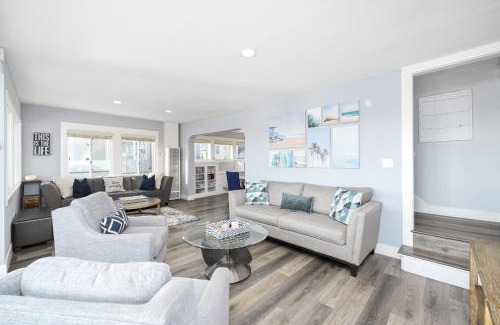 Balboa Peninsula Casa | Charming 2 Story and 4 Bedroom Home on the Boardwalk