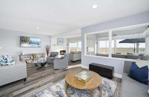 Balboa Peninsula Casa | Charming 2 Story and 4 Bedroom Home on the Boardwalk