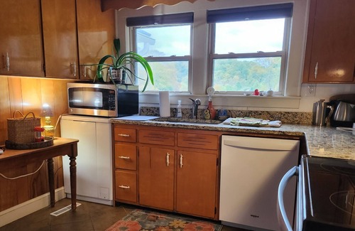 Vilas Otro | Charming 22 Acre 1930's Farmhouse 10 min. from Boone, SKI App in 20 min.!