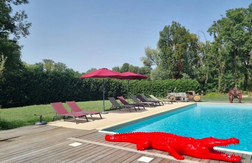 Mornand-en-Forez Cabaña | Casa de campo acogedora con piscina, mini-granja y todas las comodidades