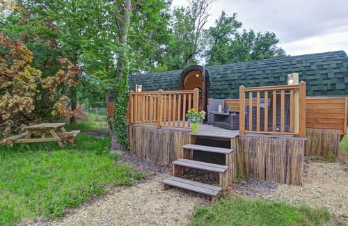 Mornand-en-Forez Cabaña | Casa de campo acogedora con piscina, mini-granja y todas las comodidades