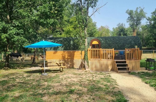 Mornand-en-Forez Cabaña | Casa de campo acogedora con piscina, mini-granja y todas las comodidades