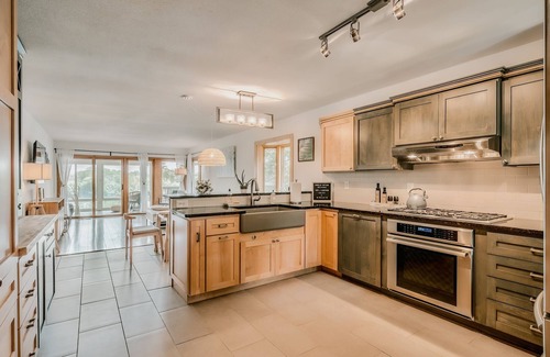 Plymouth Cabaña | Charming 2B/1BA with Medicine Lake views, lake access, Coffee Bar & fast WiFi