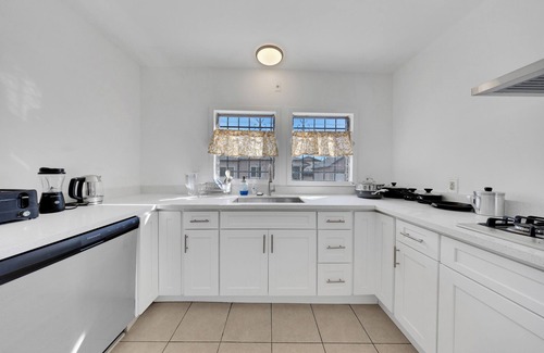 Alhambra Casa | Charming 2B1B Downtown Retreat with free parking
