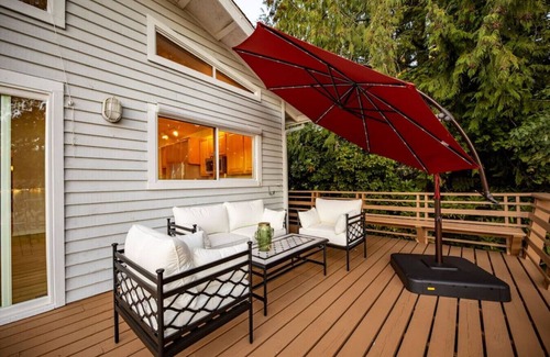 Maple Heights-Lake Desire Casa | Charming 2b2b with Lakefront View at Shady Lake