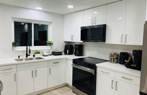 Central District Casa | Charming 2Bd& 2 B, with 3 Queens beds in brilliant Seattle