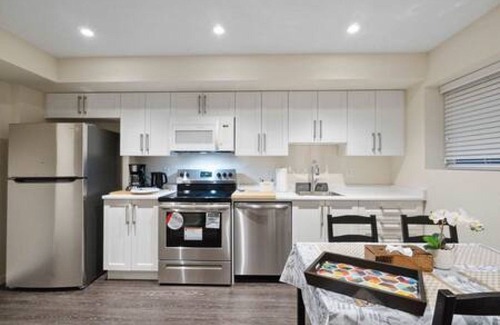 Surrey Casa | Charming 2BD Basement Suite, Surrey!