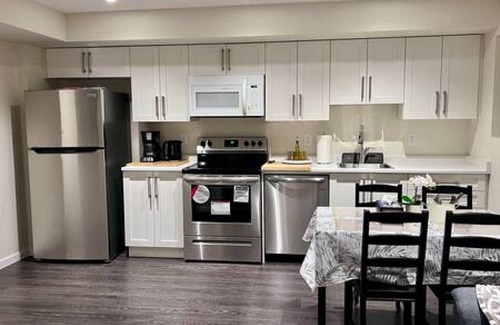 Surrey Casa | Charming 2BD Basement Suite, Surrey!
