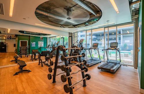 Evans Churchill Apartamento | Charming 2BD - Central Downtown - Gym, Pool, Parking