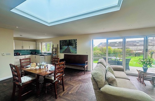 Maidstone Casa | Charming 2BD Country Bungalow on Working Farm in Kent Countryside