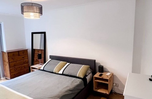 Twickenham Riverside Casa | Charming 2BD in Twickenham Large Private Garden
