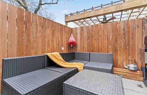 Lambertville Casa | Charming 2bd row home in Lambertville, a quick walk from city center