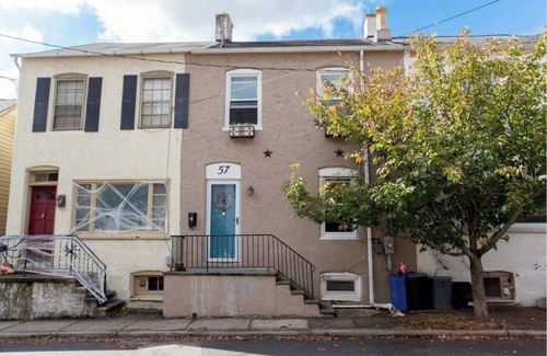 Lambertville Casa | Charming 2bd row home in Lambertville, a quick walk from city center