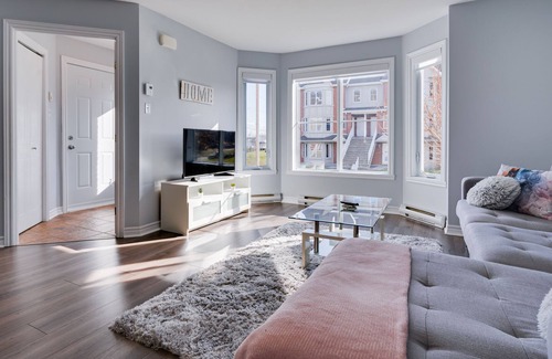 Longueuil Condominio | Charming 2BDR APT Close to DT MTL with FREE PARKING - All Inclusive Monthly Stay