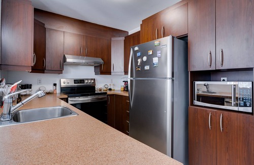 Longueuil Condominio | Charming 2BDR APT Close to DT MTL with FREE PARKING - All Inclusive Monthly Stay