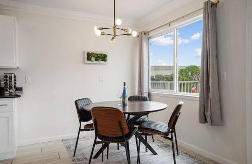 Pacifica Apartamento | Charming 2Beds with Mountain & Ocean Views