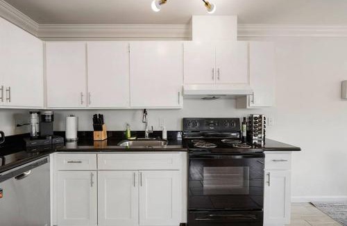 Pacifica Apartamento | Charming 2Beds with Mountain & Ocean Views