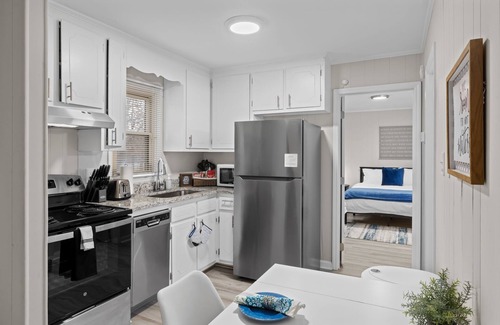 Durham Apartamento | Charming 2BR 1BA Apt w/In Unit Washer & Dryer Near Duke, Downtown Durham & RTP