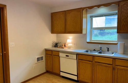 Steptoe Apartamento | Charming 2BR/1BA, W/D, kitchen, patio, 20 min to WSU