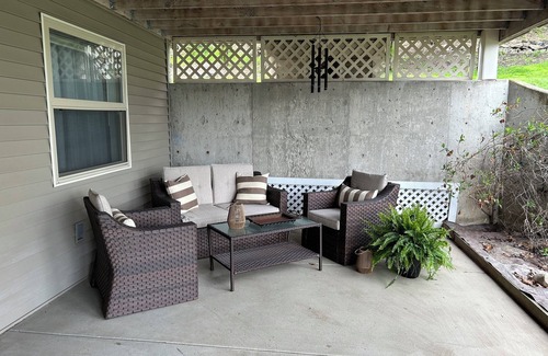 Steptoe Apartamento | Charming 2BR/1BA, W/D, kitchen, patio, 20 min to WSU