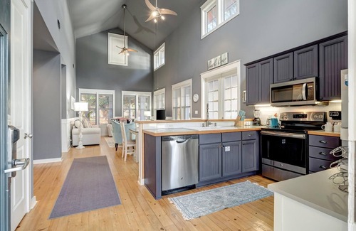 Laurel Grove Casa | Charming 2BR/2BA + Golf Cart, Wrap-Around Porch, Sandestin!