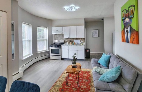 Metro Center Casa | Charming 2BR Apartment Near Downtown Springfield