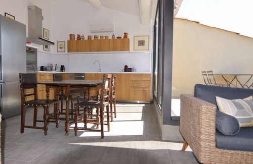 Meze Apartamento | Para vivir felizmente, vive escondido en este apartamento de encanto cerca del Parque del Castillo