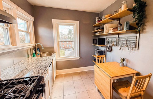 Roselawn Finance Apartamento | Charming 2BR Apt Close to Historic Mariemont, 15 Minutes from Cincy Downtown