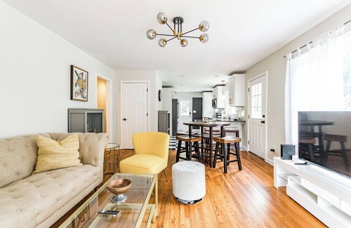 Raleigh Casa | Charming 2BR Cabin in Raleigh - starts at 3.5k/month