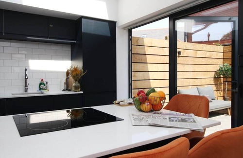 Gabalfa Apartamento | Charming 2BR Cardiff Oasis with Private Courtyard