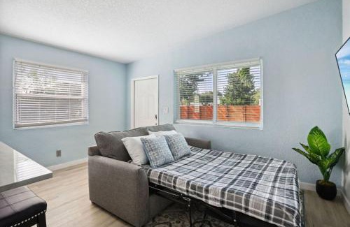 Delray Beach Apartamento | Charming 2BR Central Location