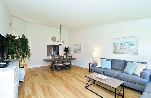 Sarasota Villa | Charming 2BR Close to Siesta Pool & Tennis Resort-style Community
