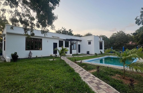 Gede Casa | 2-bedroom house in charming Kilifi with AC, WiFi. Relax and unwind