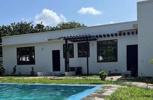 Gede Casa | 2-bedroom house in charming Kilifi with AC, WiFi. Relax and unwind