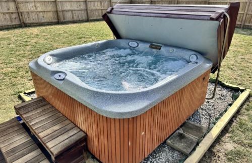 New Albany Casa | Charming 2BR Hot Tub Getaway home