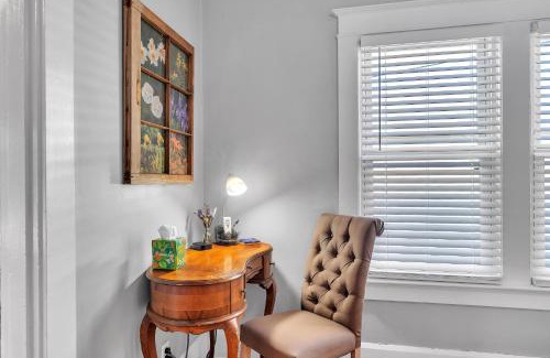 New Albany Casa | Charming 2BR Hot Tub Getaway home