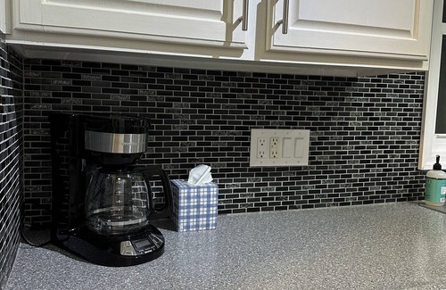 Des Moines Casa | Charming 2BR house in central Des Moines with AC & WiFi - easy access to I235!