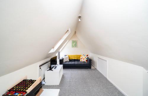 Southgate Casa | Charming 2BR House on Avenue Road