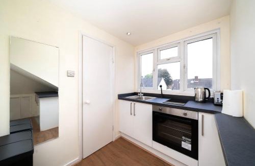 Southgate Casa | Charming 2BR House on Avenue Road