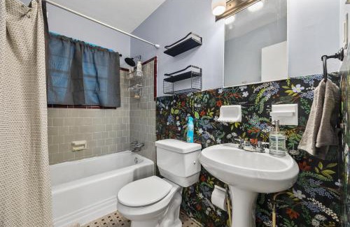 Lindridge-Martin Manor Apartamento | Charming 2BR in Buckhead with Backyard