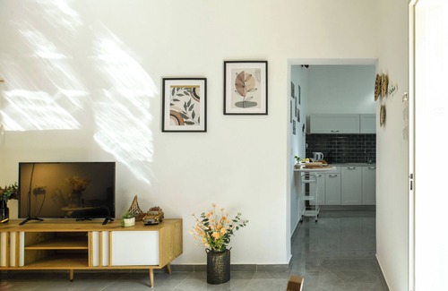 Haifa Apartamento | Charming 2BR in Haifa by Sea N' Rent