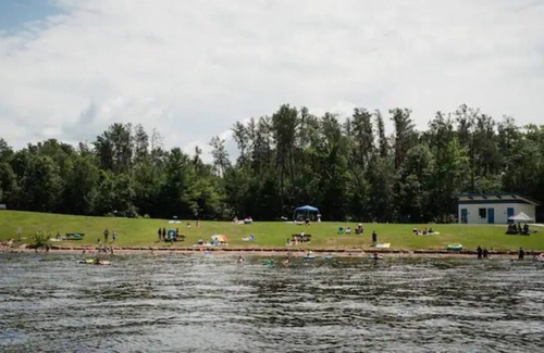 Chippewa Falls Casa | Charming 2BR on Lake Wissota