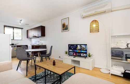 East Albury Apartamento | *Charming 2BR Retreat in Heart of Southern Bliss