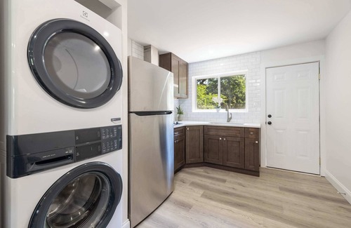 Oakdale Casa | Charming 2BR Retreat – Minutes to Uptown Charlotte