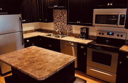Summit Hill Apartamento | Charming 2BR Retreat in Saint Paul’s Premier Neighborhood – Walkable & Serene