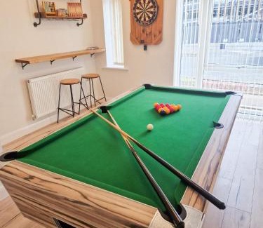 Hull Casa | Charming 2BR Townhouse with Games Room