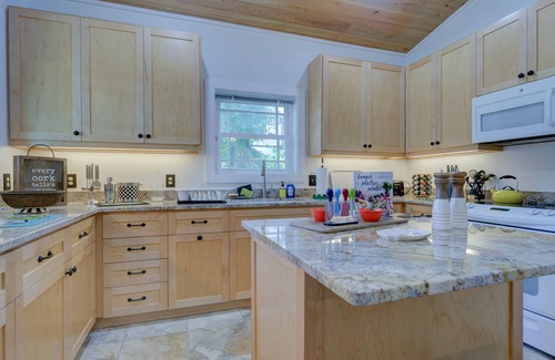 St. Augustine Cabaña | Charming 2BR Uptown Cottage - Artsy & Vibrant!