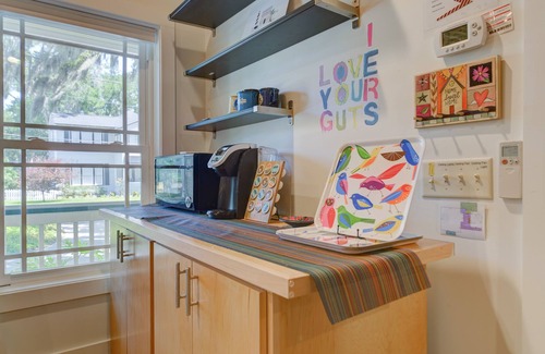 St. Augustine Cabaña | Charming 2BR Uptown Cottage - Artsy & Vibrant!