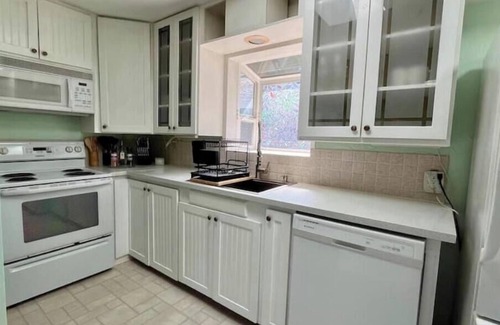 Bothell Casa | Charming 2BR w/ Garden Retreat & 2 Free Parking