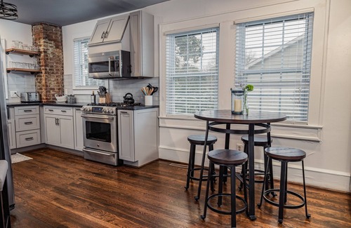 Sans Souci Casa | Charming 2BR with Fireplace, Pets, Close to Furman
